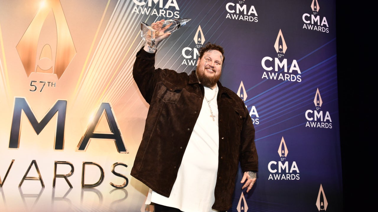 Jelly Roll Reacts After Shattering His CMA Awards Trophy Following Epic ...